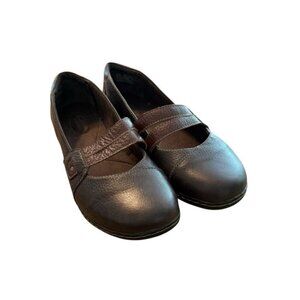 Clarks Womens Brown Leather Mary Jane Shoes Size 10W Featuring Straps